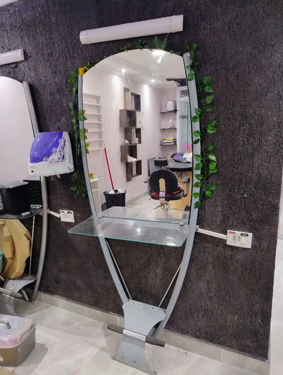 Espelho para salão de beleza com bancada
