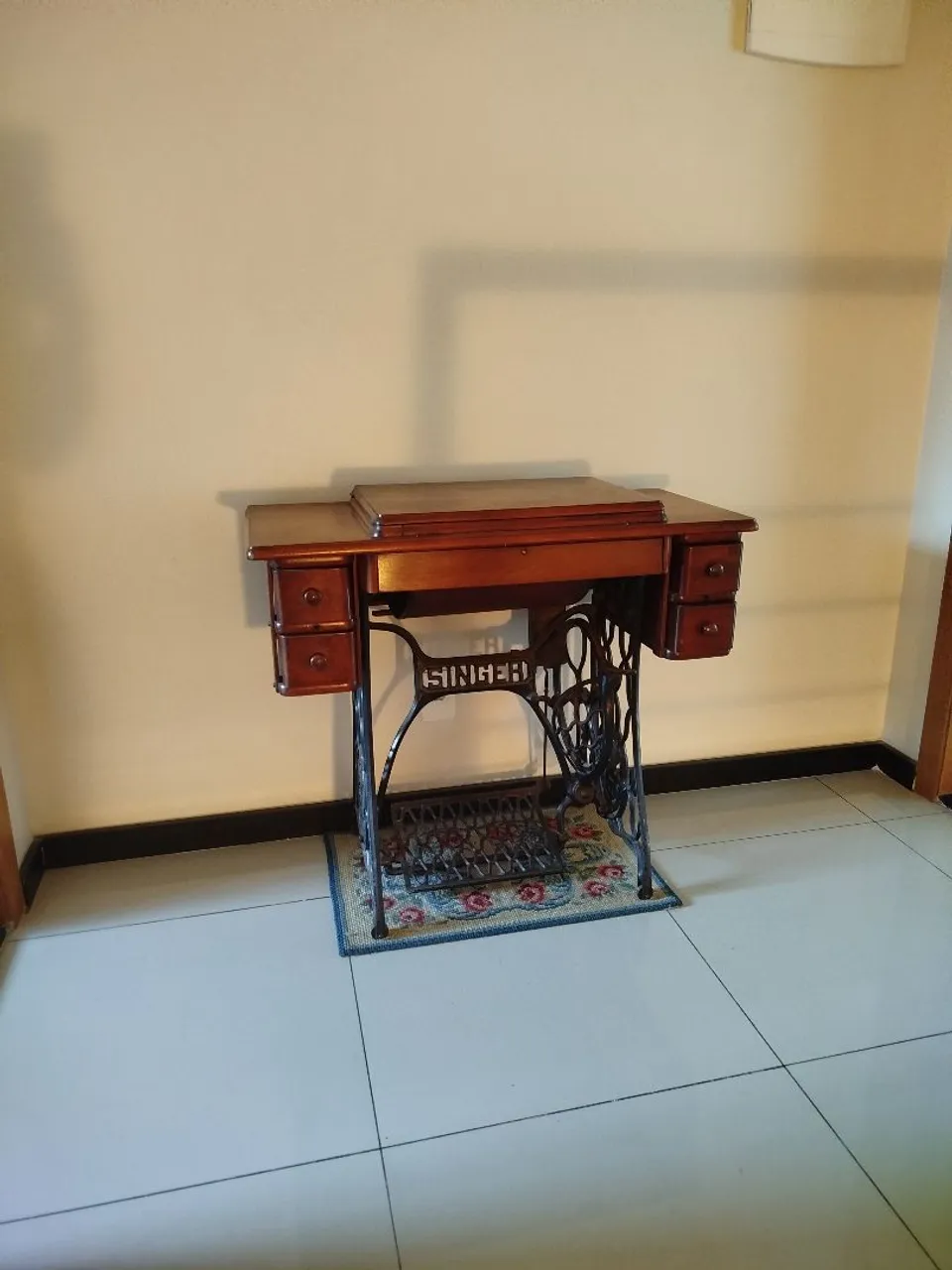 Mesa de Máquina de Costura Singer Antiga