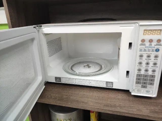 DOAÇÃO DE MICROONDAS - FUNCIONANDO PERFEITAMENTE - CHAMA NO ZAP - Foto 2