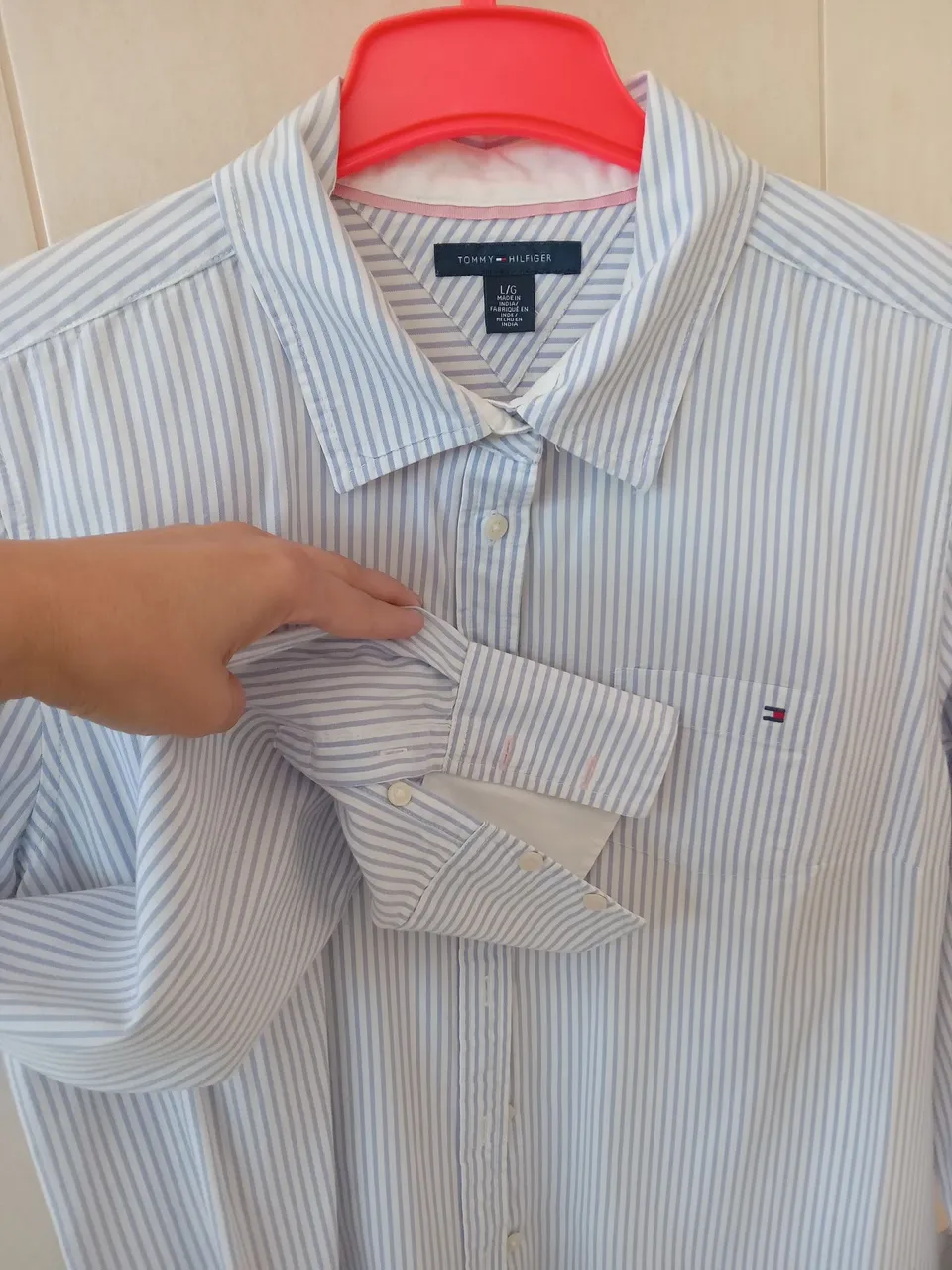 Camisa Tommy Hilfiger Listrada Azul e Branca