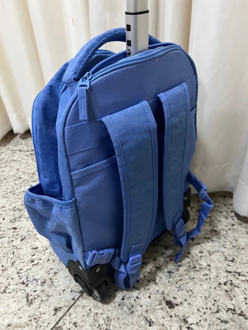 Mochila de rodinha azul/lavanda - Foto 3