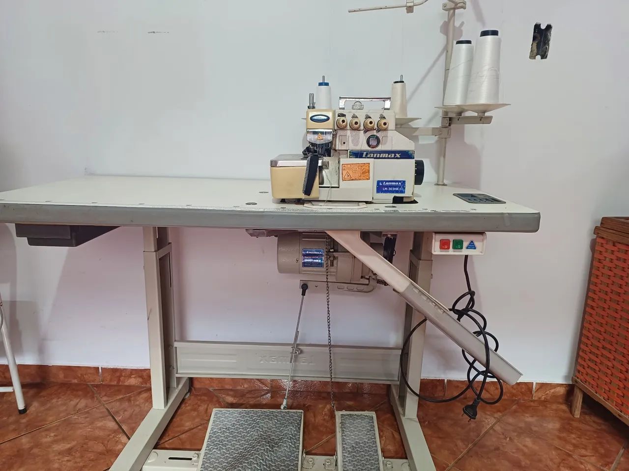 Maquina de costura overlock ponto cadeia  - Foto 3