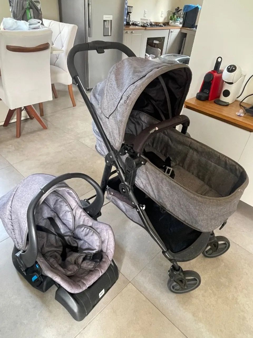 Vendo carrinho + bebê conforto + suporte para carro Galzerano 