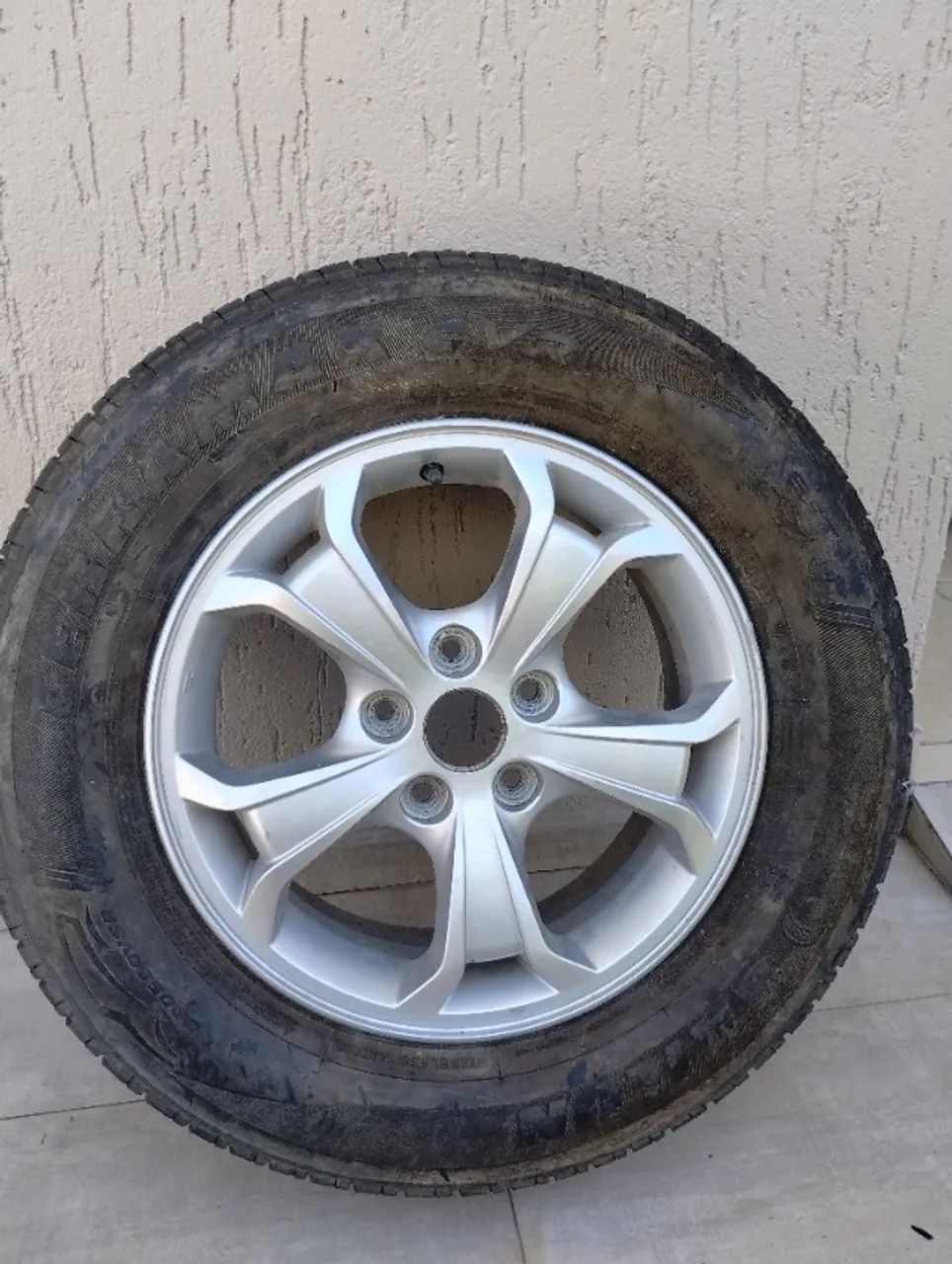 Roda Tucson com Pneu 235/60/R16