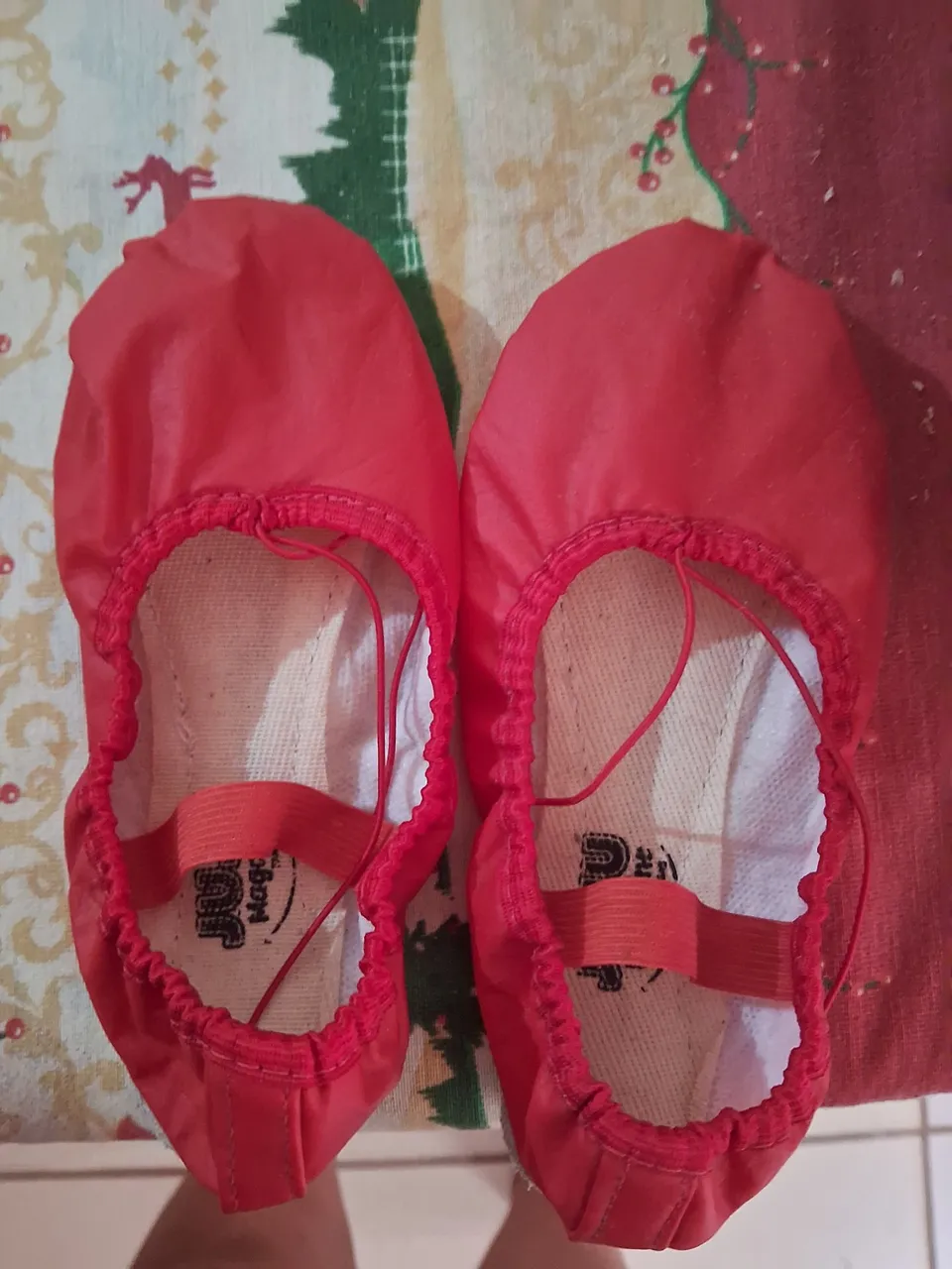 Sapatilha de Ballet Infantil Vermelha - Perfeita para Bailarinas!