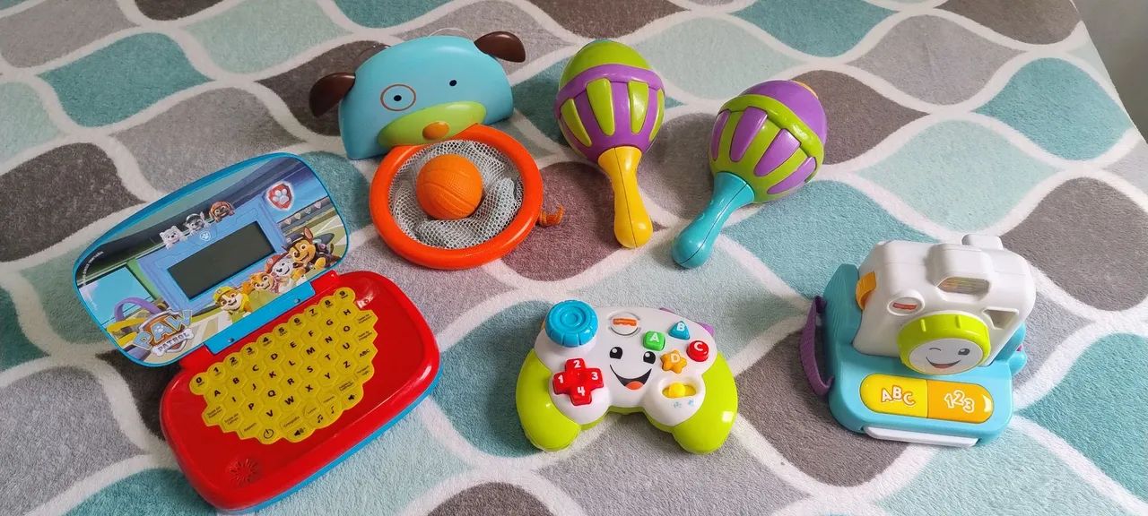 DESAPEGANDO BRINQUEDOS INFANTIS