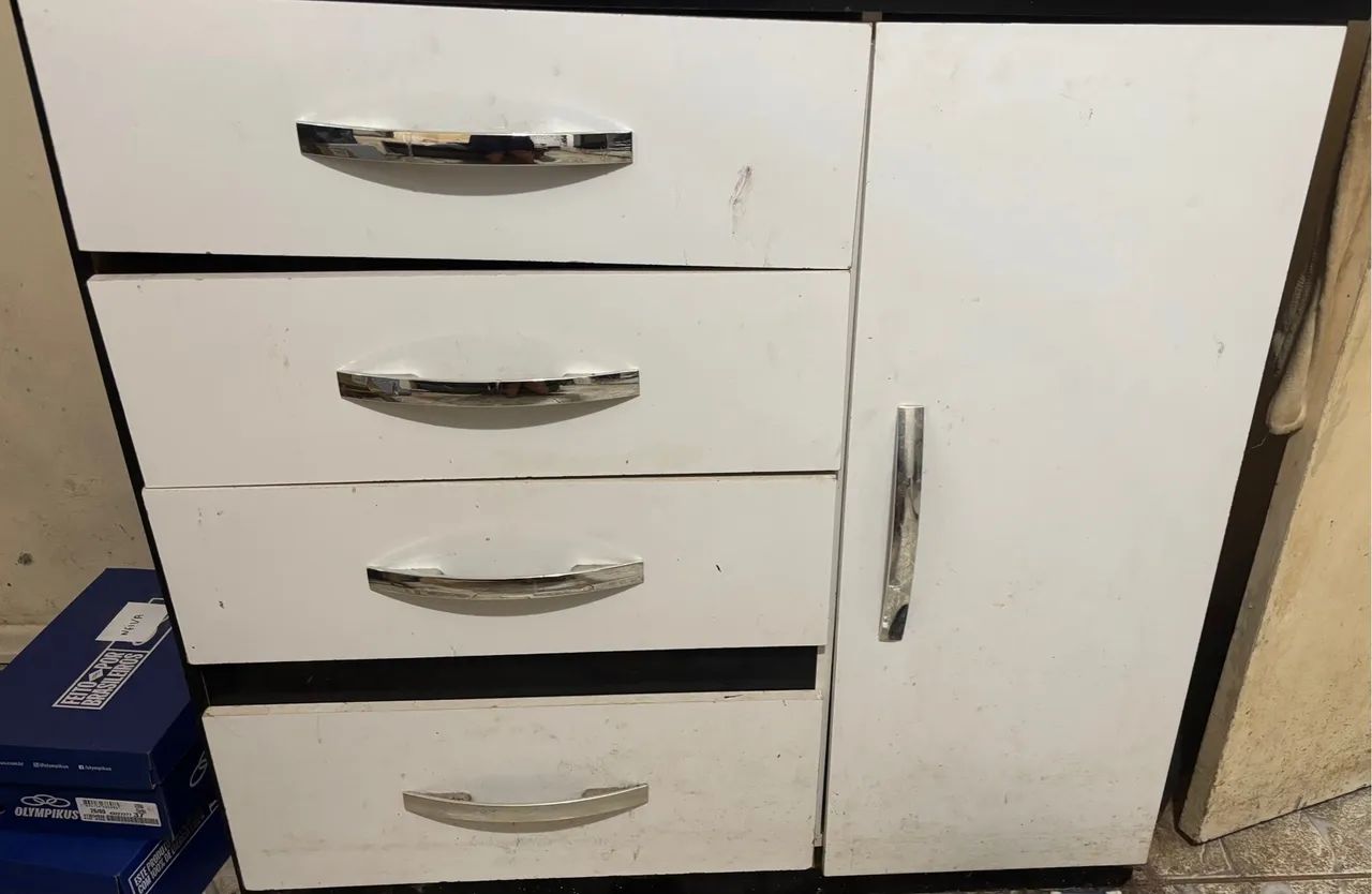 Armário de madeira com gavetas e prateleiras - Foto 4