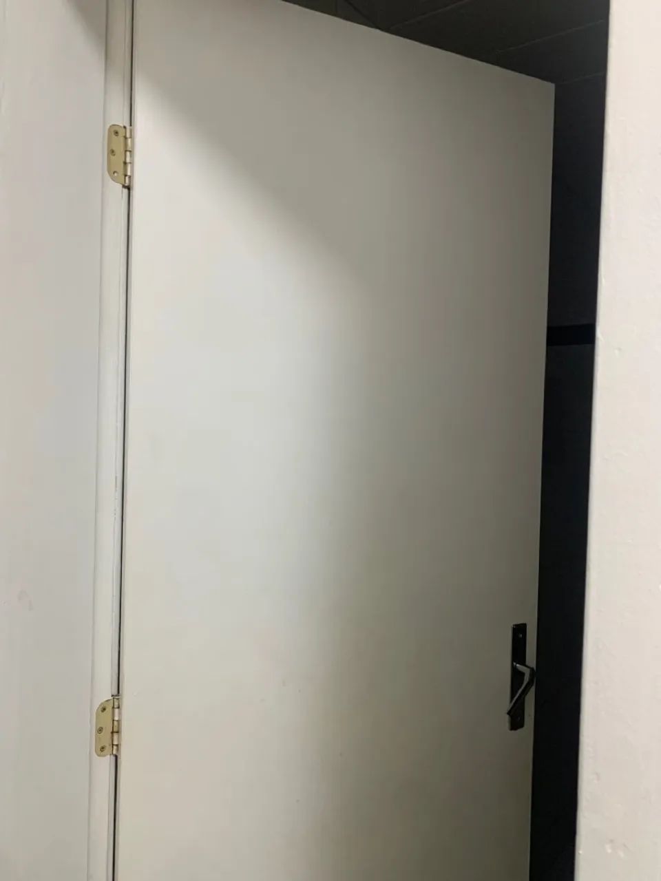 Porta mdf branca completa com o trinco  - Foto 4