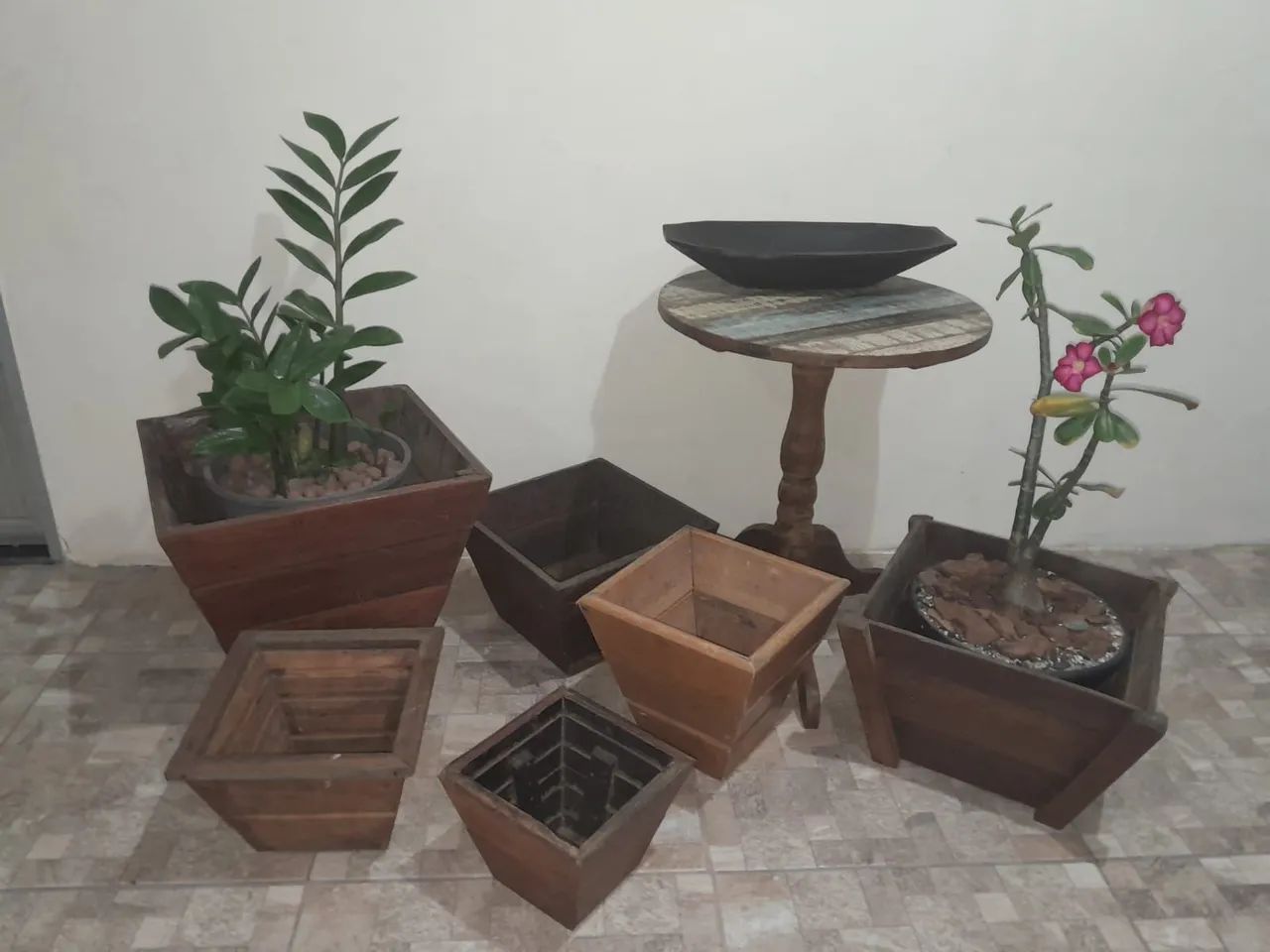 Vasos de Madeira Artesanais em Madeira de Demolição para Plantas