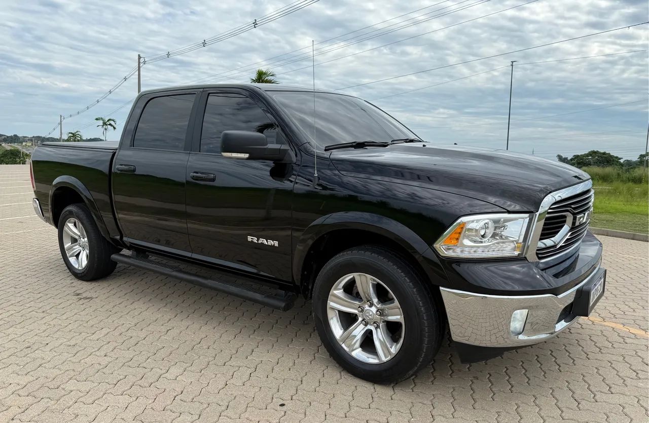 RAM CLASSIC LARAMIE 5.7 4x4 AUT. 2023 - Foto 2