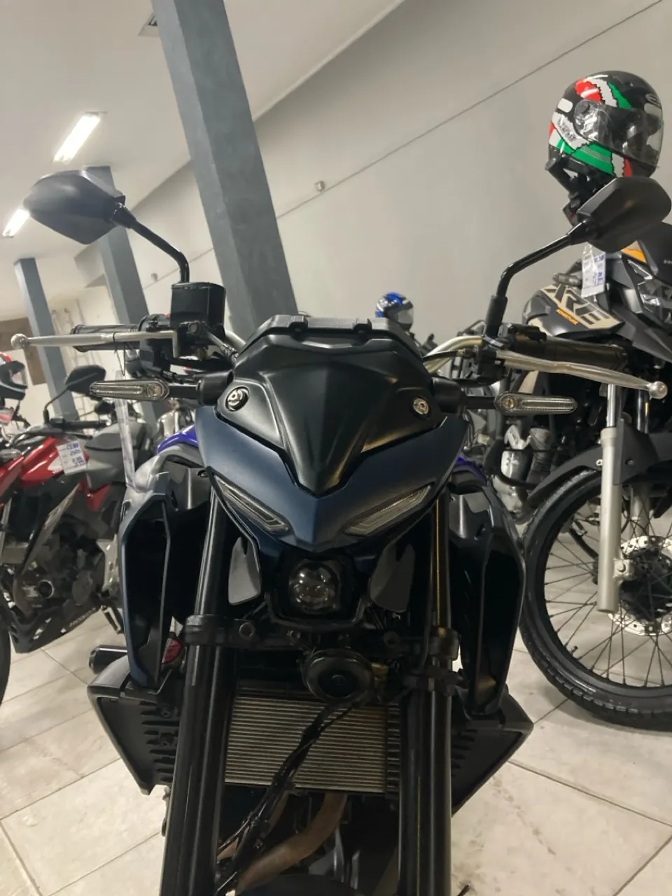 Yamaha MT 03 2024, azul, baixo KM, ótimo estado de conservação!