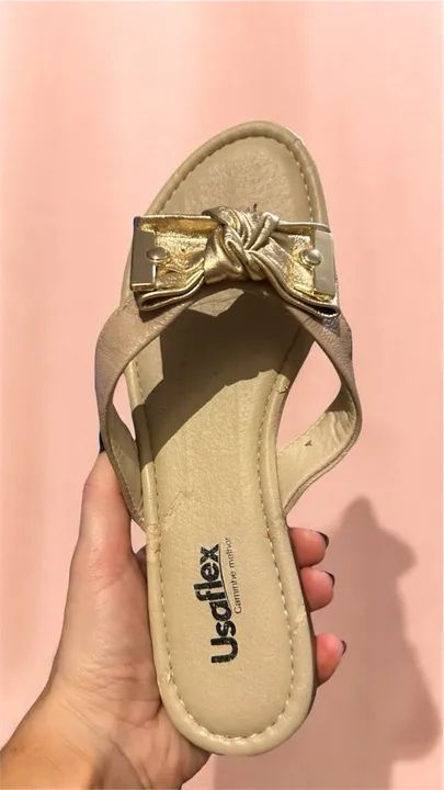 Sandália feminina Usaflex com laço dourado