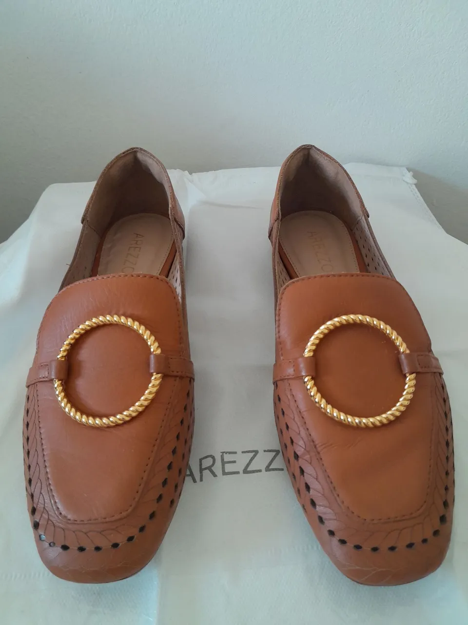 Mocassim Arezzo Couro Marrom Detalhe Dourado