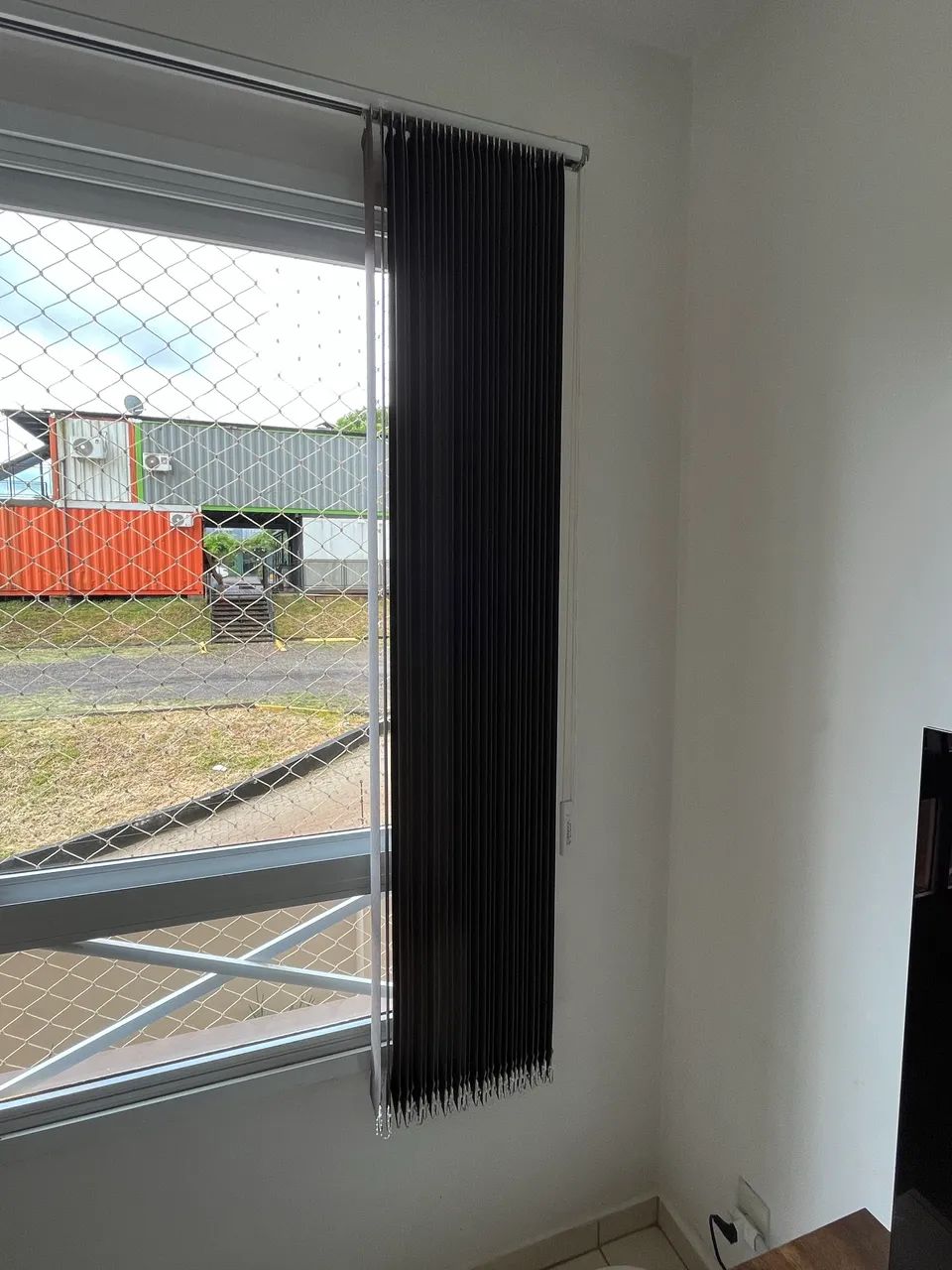 Persiana vertical marrom - excelente estado (quase nova) - Foto 2