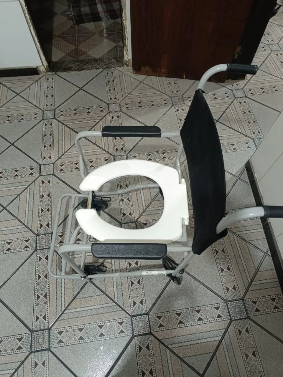Cadeira de Rodas CDS Banho Modelo 201 Banho e Sanitário Adulto - Foto 2