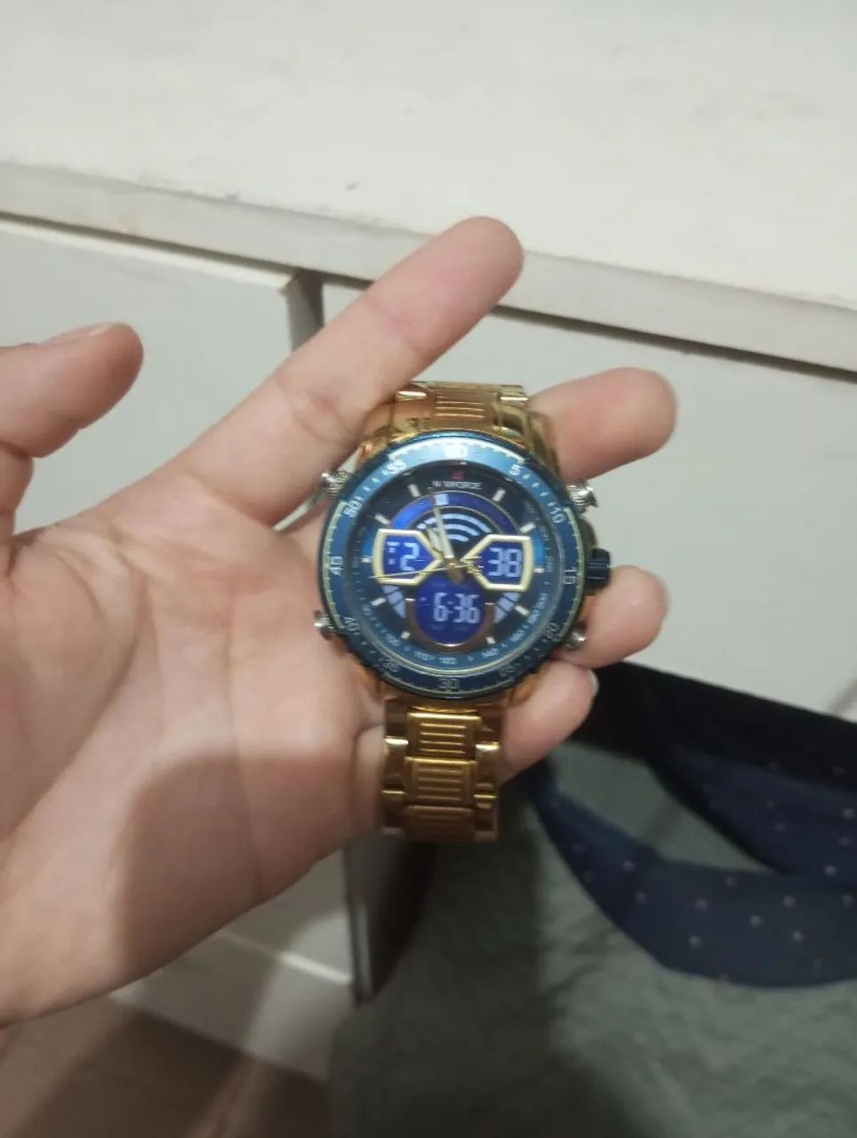 relógio Naviforce dourado - Foto 2