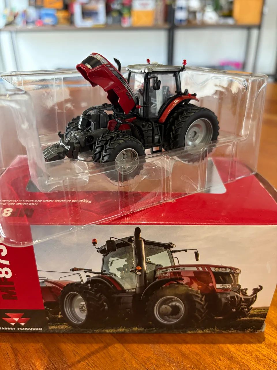 Miniatura trator Massey Ferguson 8730 dual frontal e traseiro 1/64