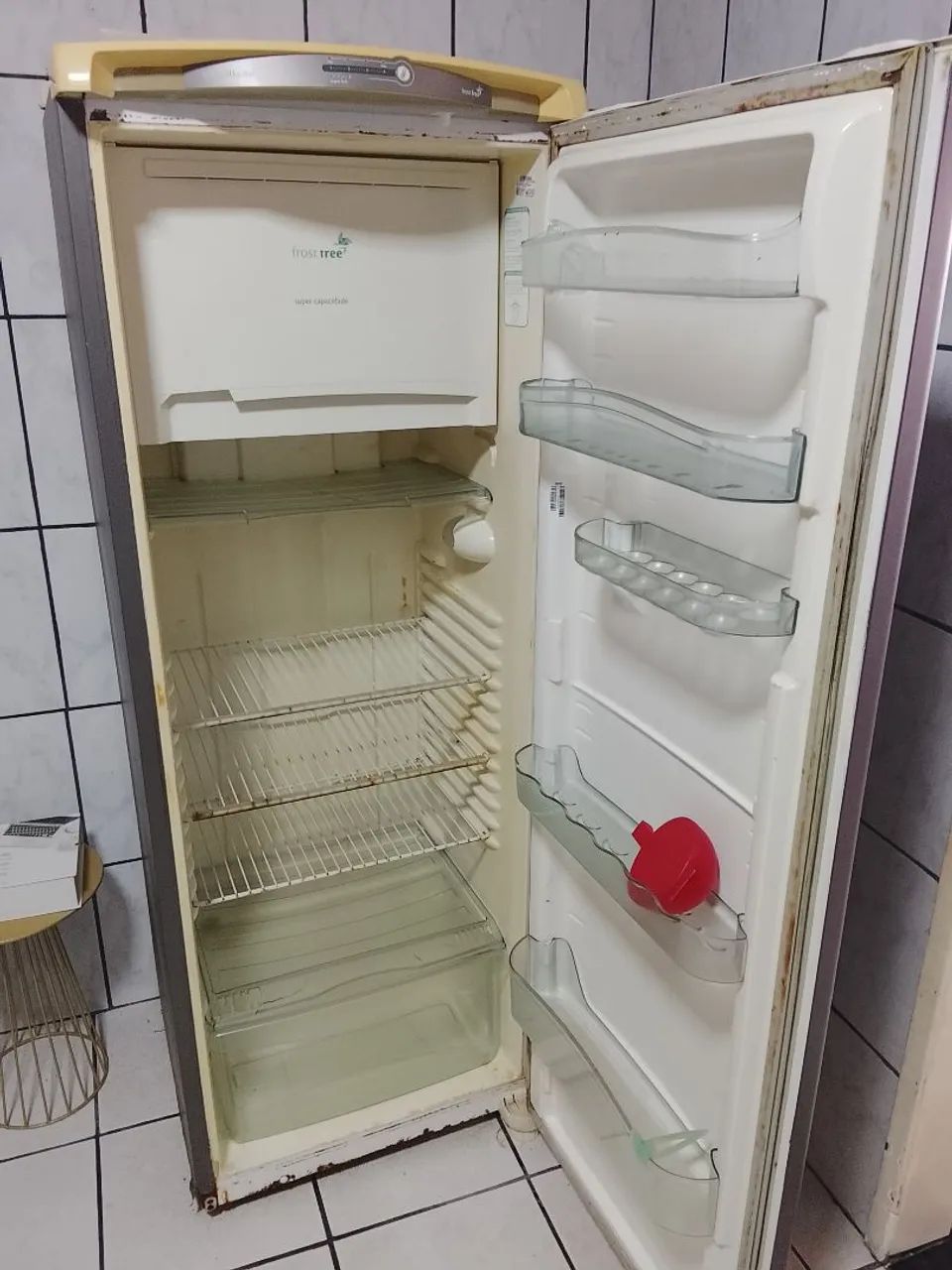Vendo geladeira semi nova  - Foto 3