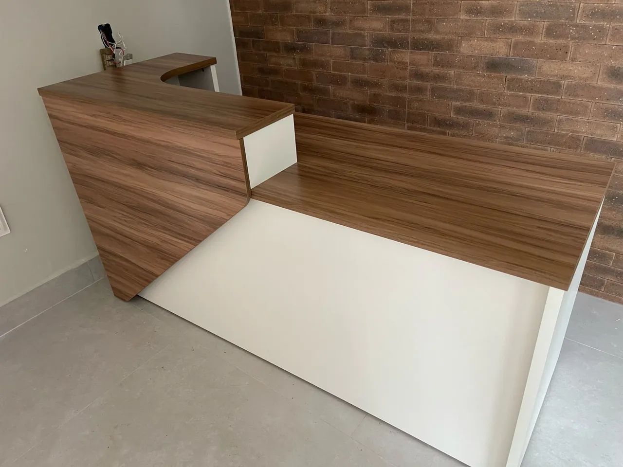 MESA BALCAO DE ATENDIMETO DE ESCRITORIO LOJA IKONOFFICE  - Foto 2