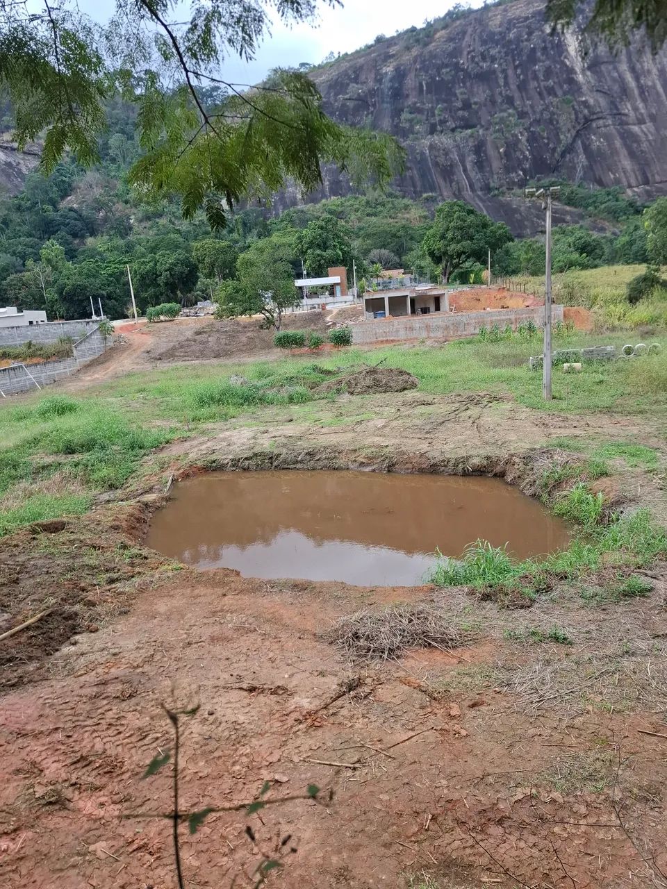 Terreno vendo ou troco.