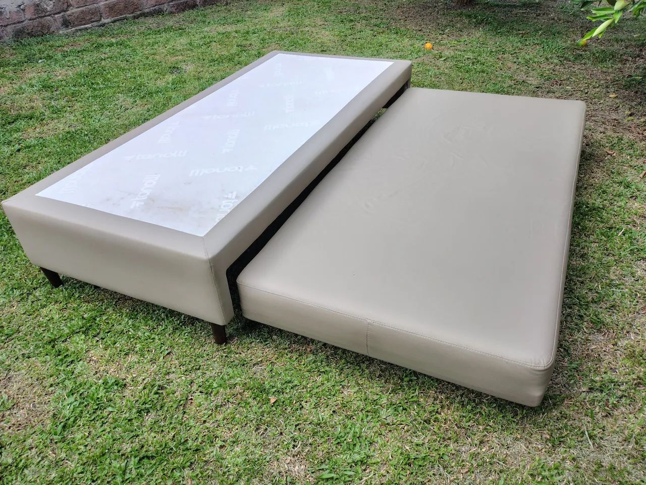 Com entrega box solteiro com auxiliar 