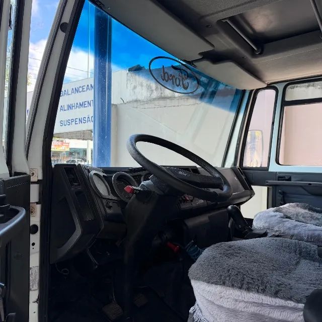 Ford Cargo 815 2010 Baú 6,20m Extra - Foto 3