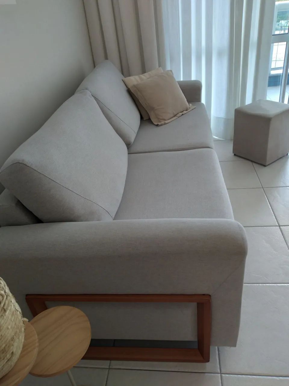 Sofá de linho, base madeira.  - Foto 4