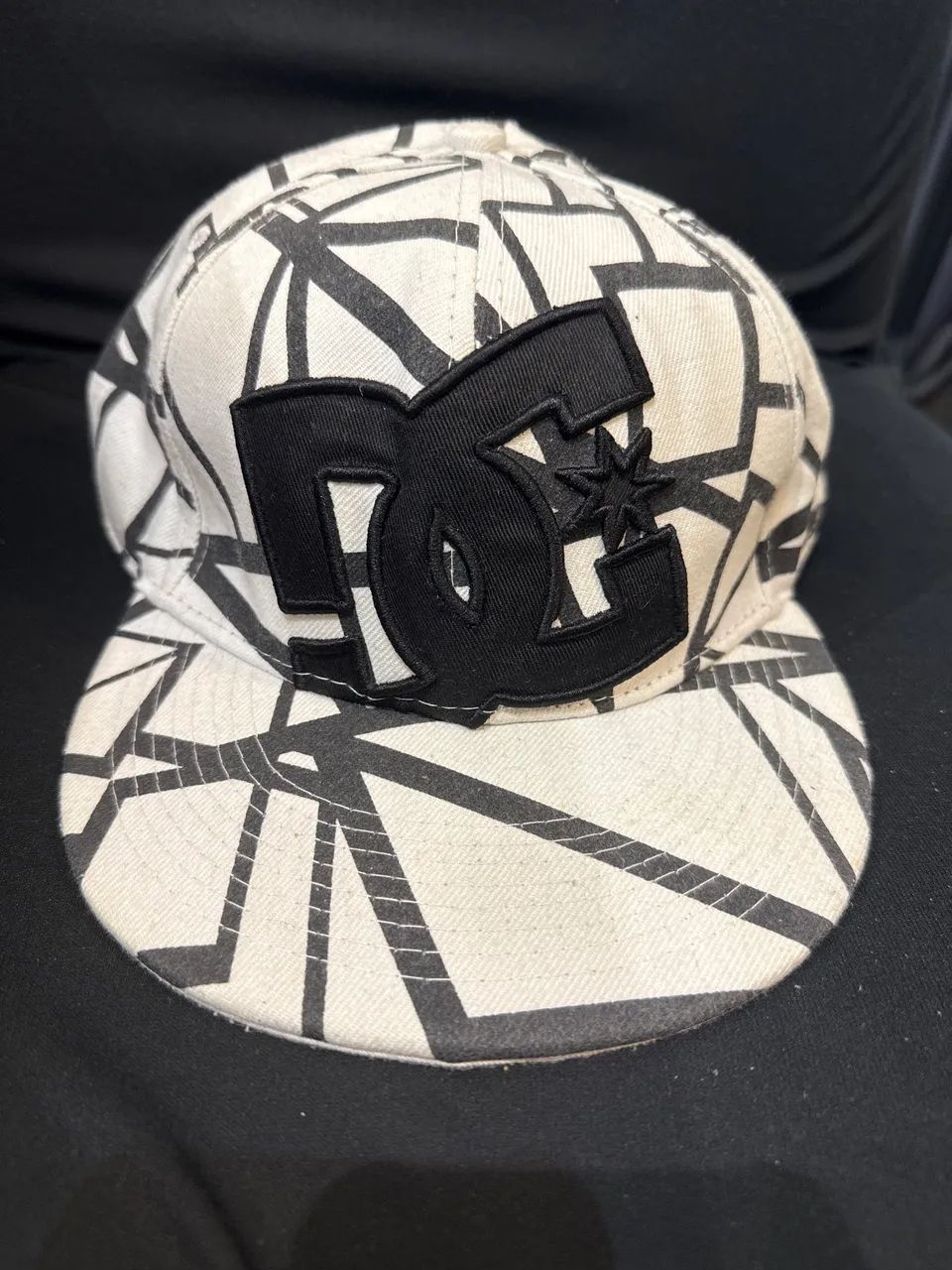 Bone DC Sho e Co USA / New era - Tam 7, 5/8 - importado