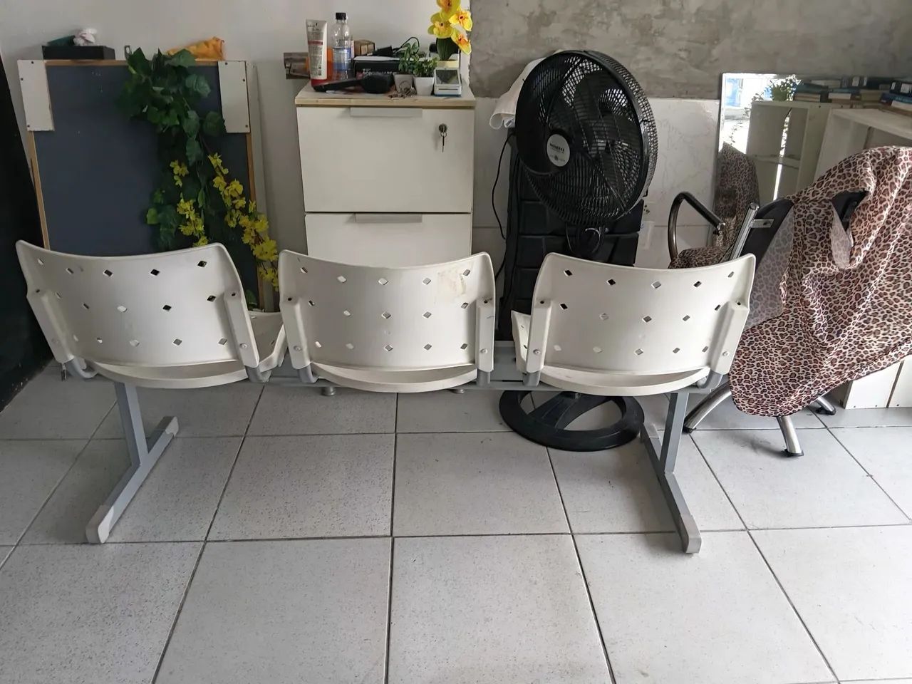 VENDO   CADEIRA  DE ESPERA !!!!!   - Foto 4