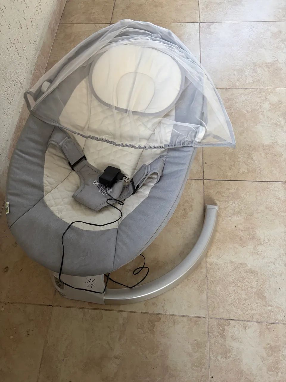 Cadeira de Balanço Elétrica para Bebé Maxibaby - Com Comando, Música e Mosquiteiro - Foto 2