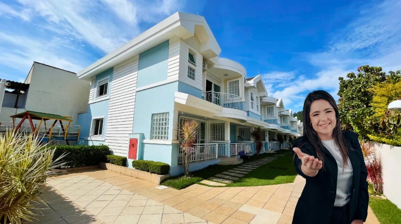 Belíssima casa com 2 suítes em condomínio fechado