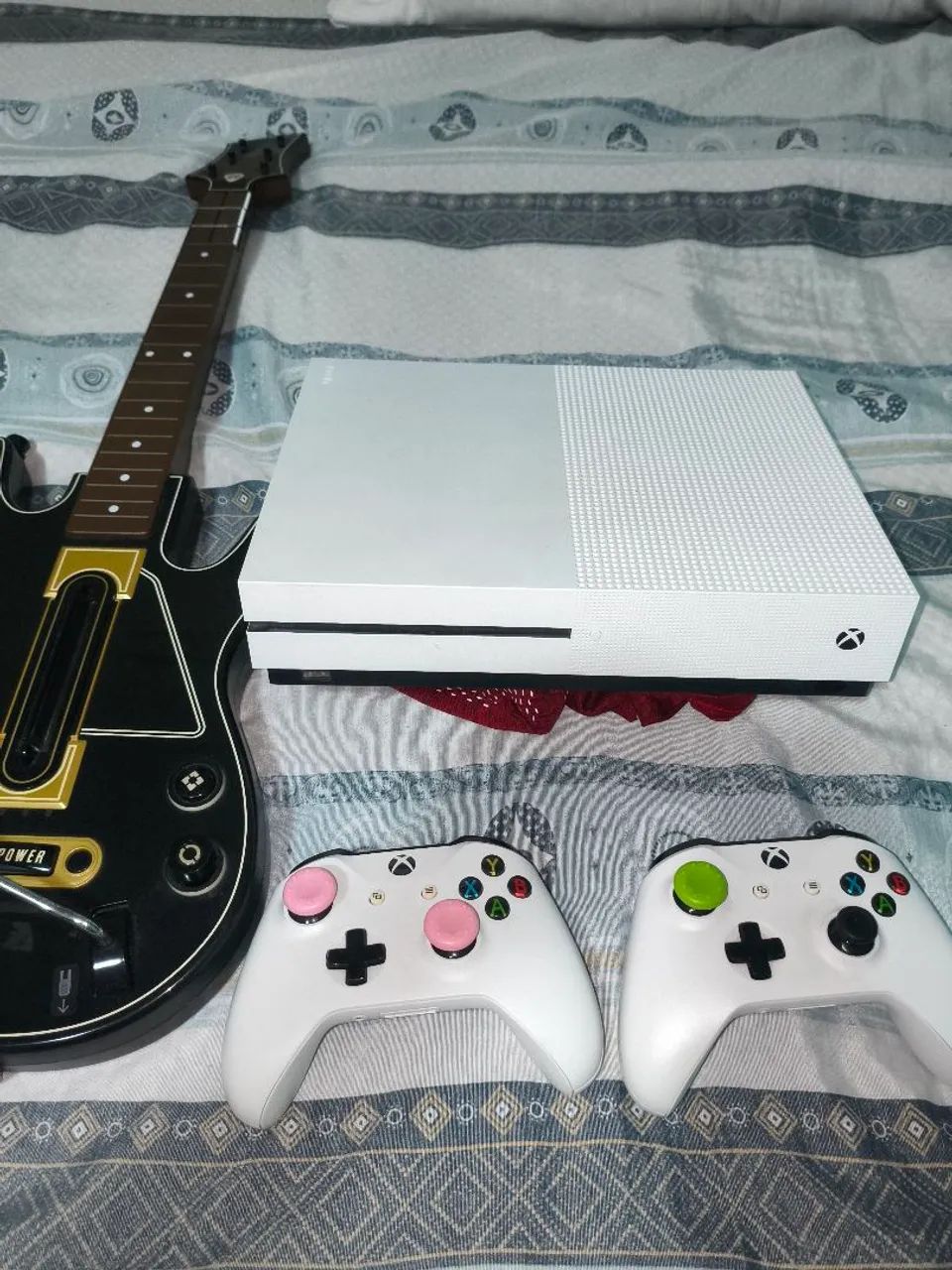 Xbox One semi novo tudo por 2.800 preço a negociar 