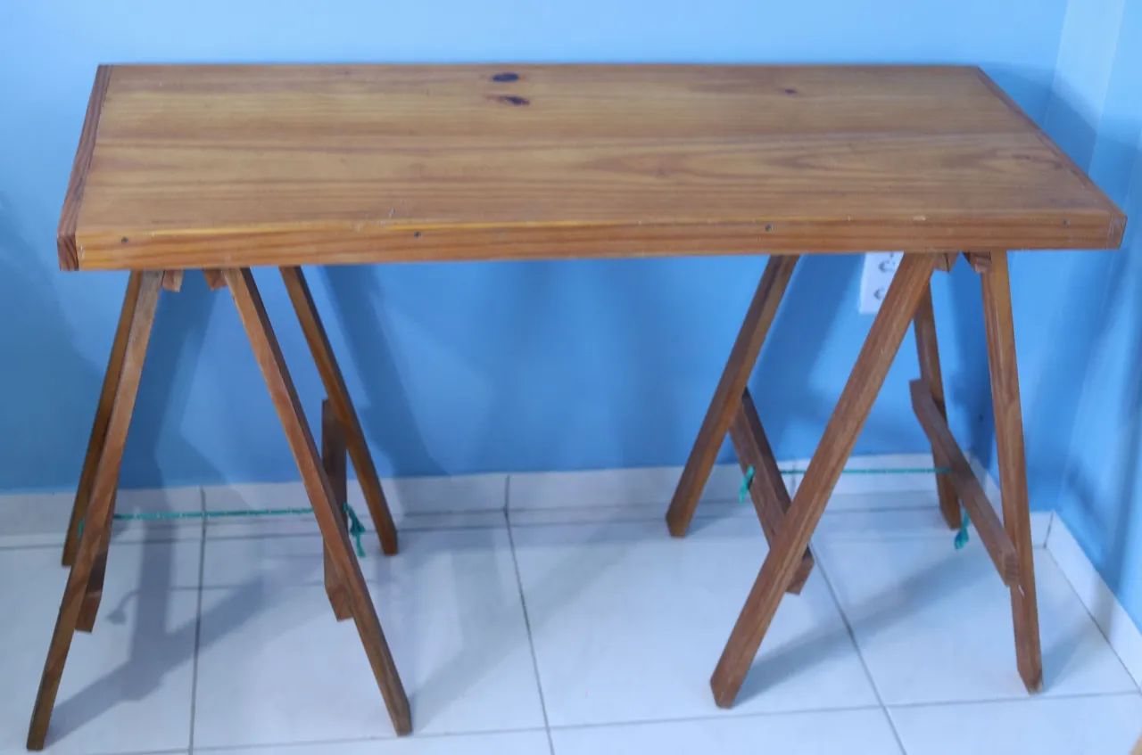 Mesa Cavalete de Pinus