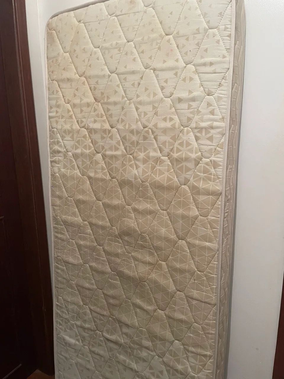 Vende-se colchão de solteiro 