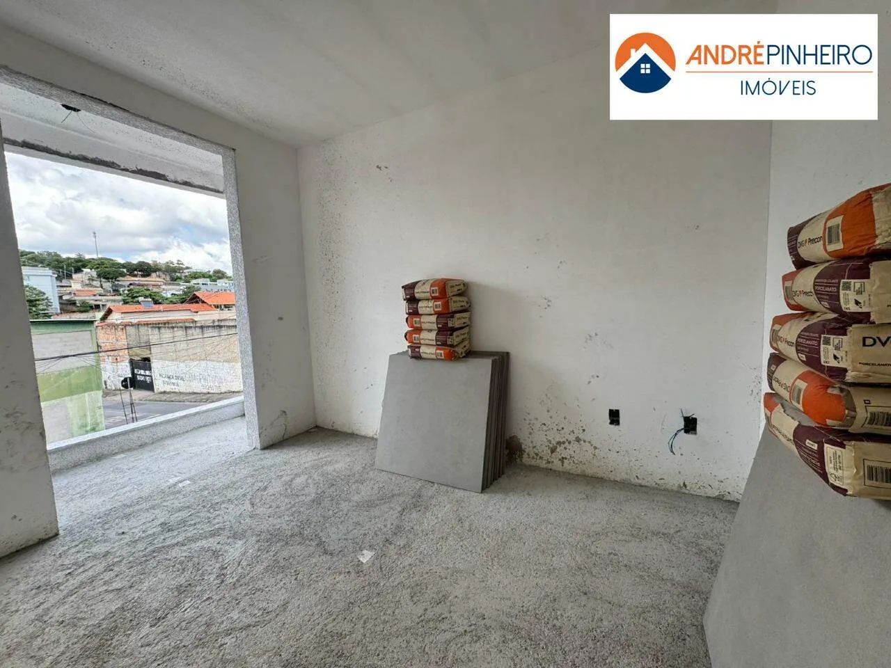 Casa Duplex à Venda com 3 Quartos  Bairro Letícia - Foto 2