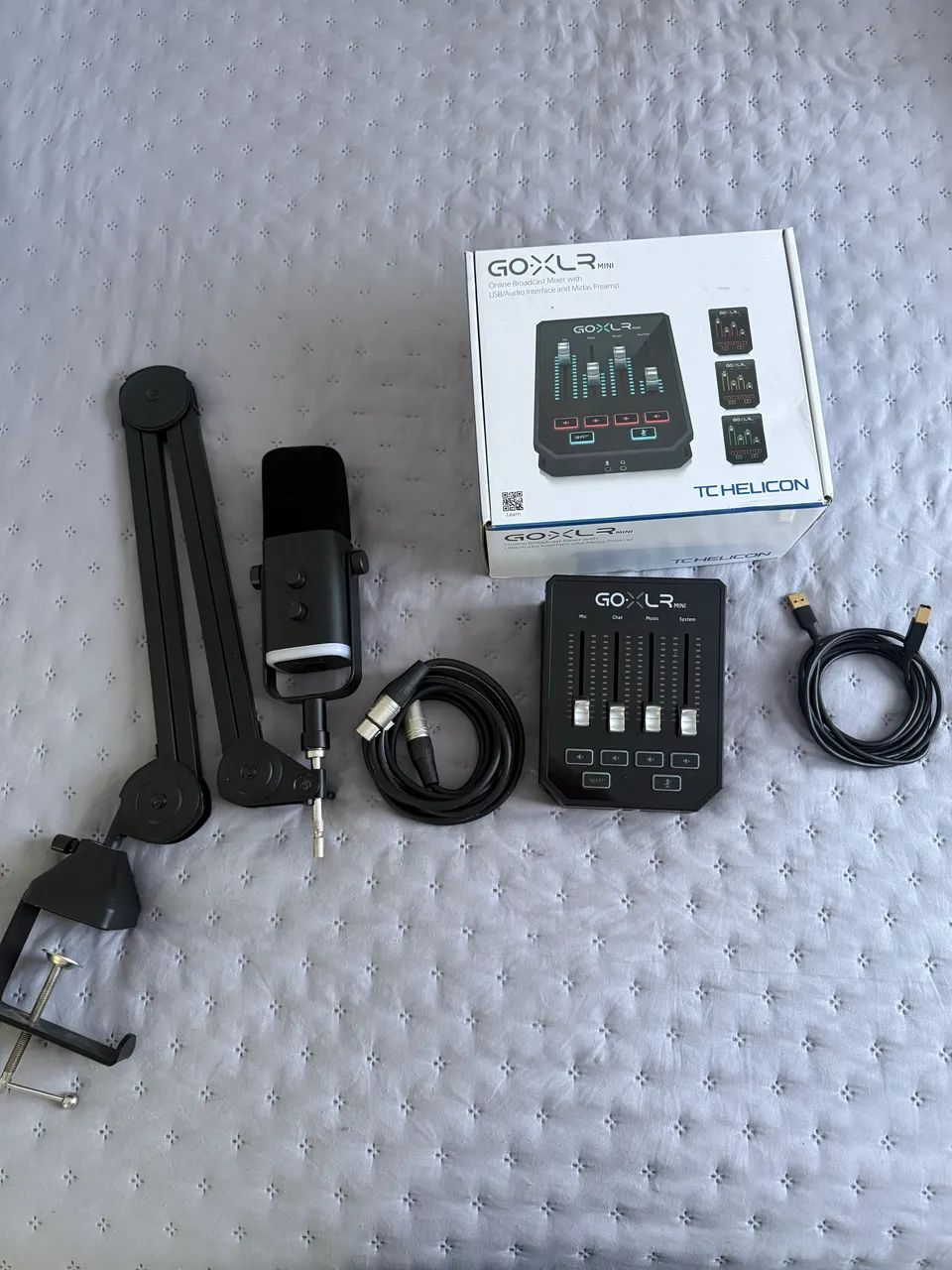 Mesa de Som GOXLR Mini + Microfone Fifine AM8