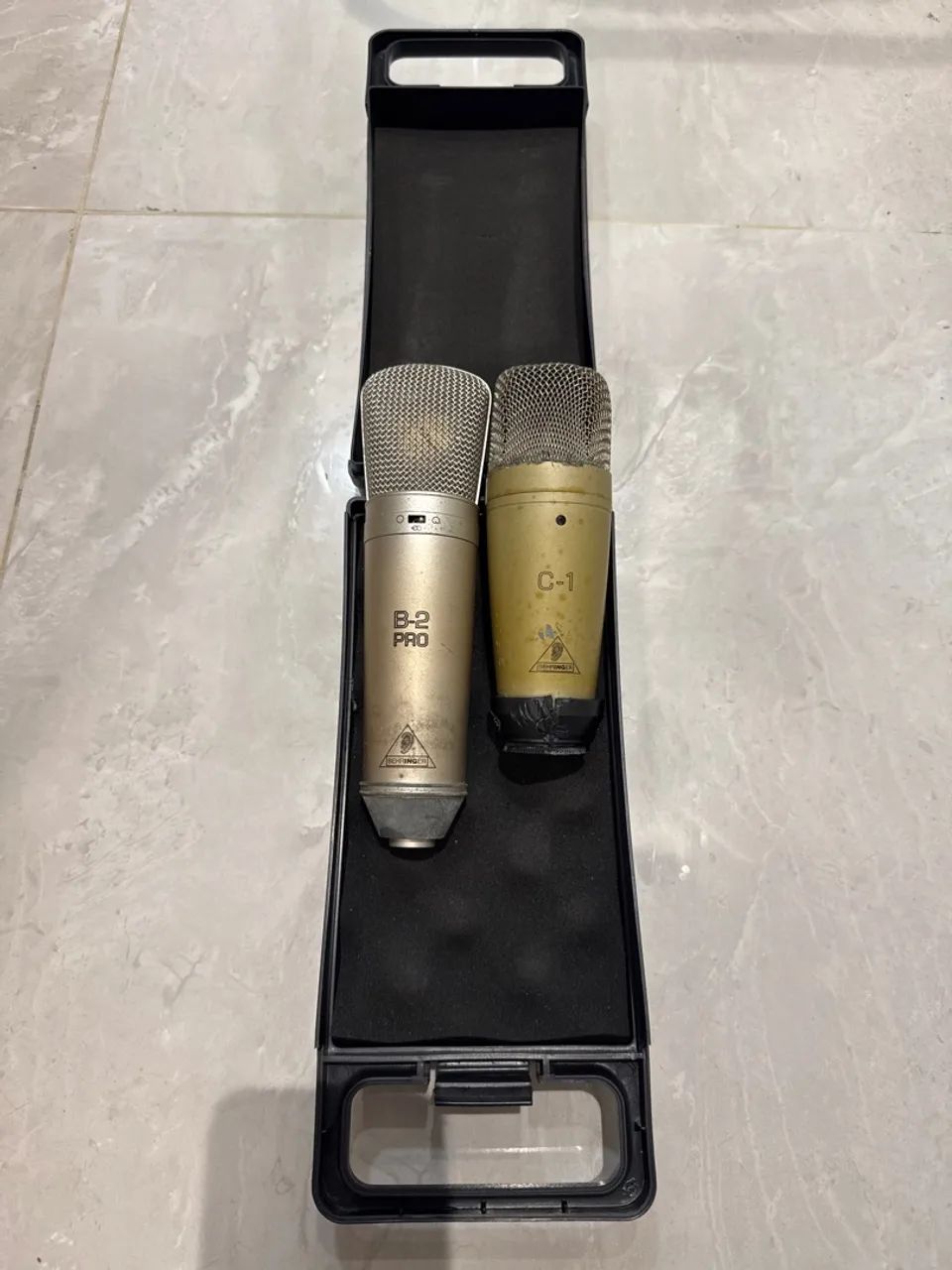 Microfones Behringer B-2 Pro + C-1 com case