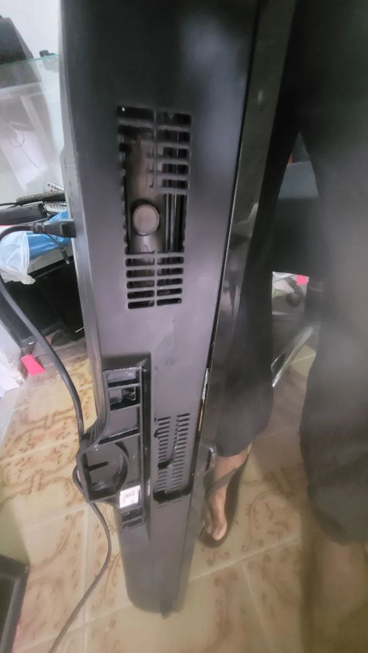 Tv com defeito, para conserto ou retirada de peças  - Foto 5