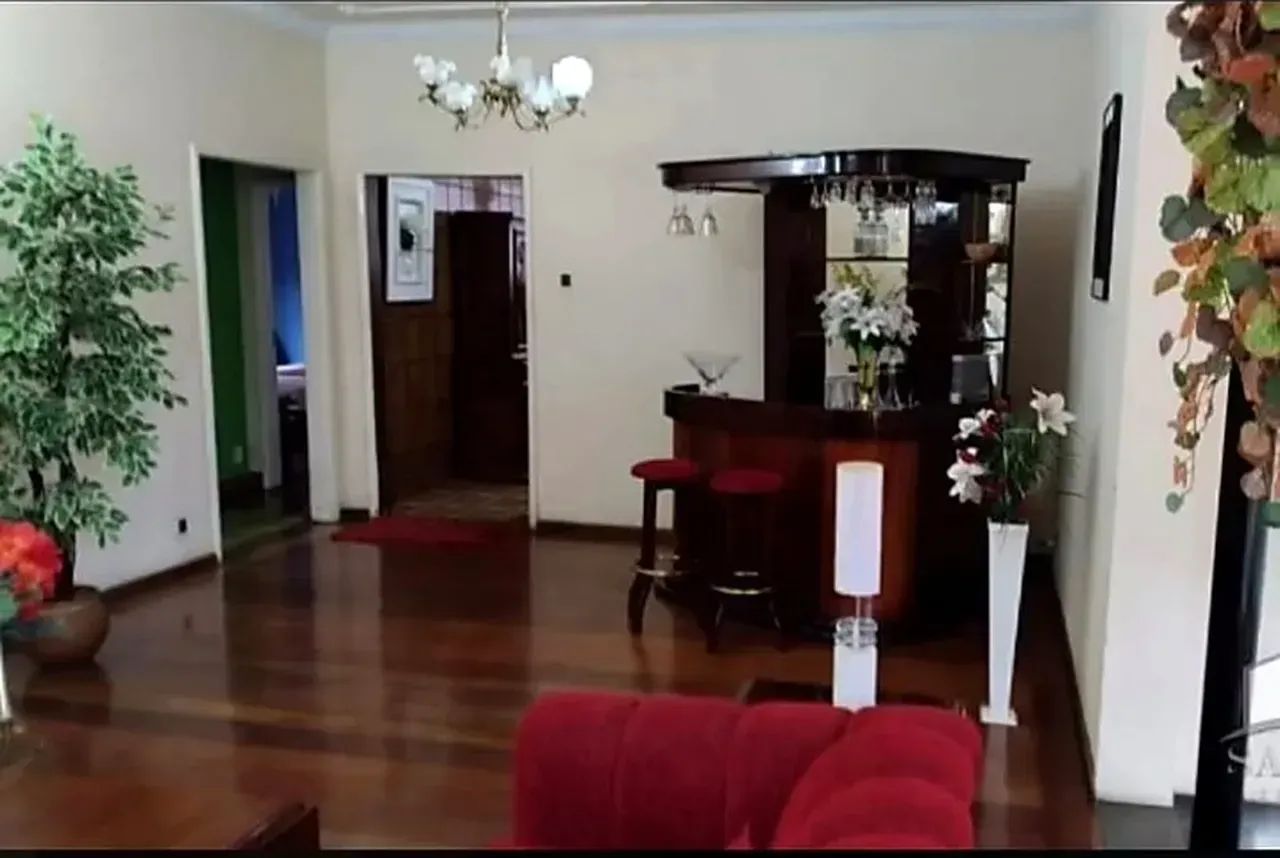 Casa ampla com anexo à venda próxima ao Centro de Petrópolis - Foto 2