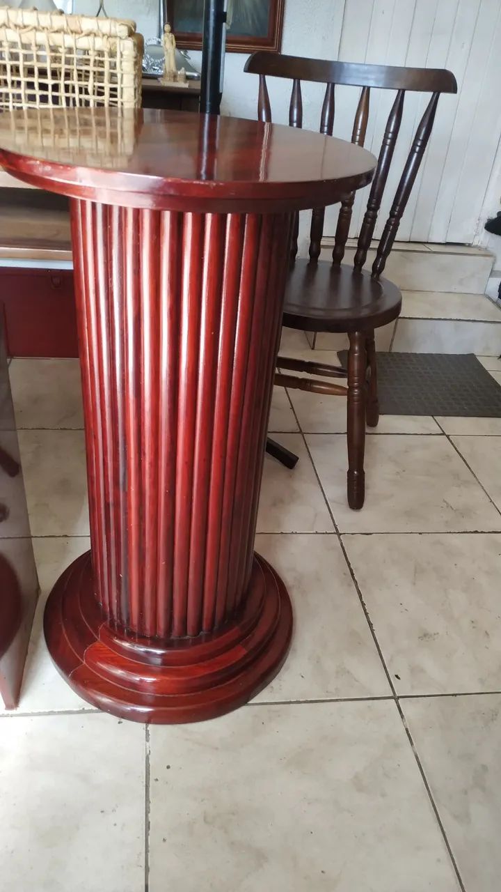 Pedestal madeira mogno