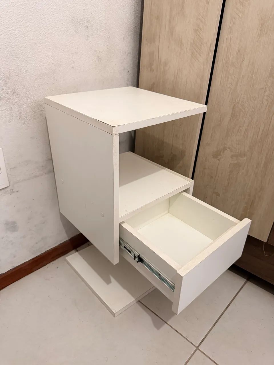 Criado Mudo/Mesa de cabeceira branco com gaveta  - Foto 2