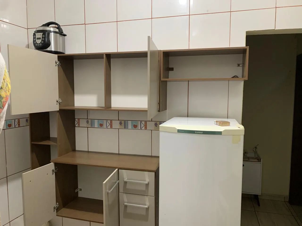 Vendo armário de cozinha compacto excelente  - Foto 3