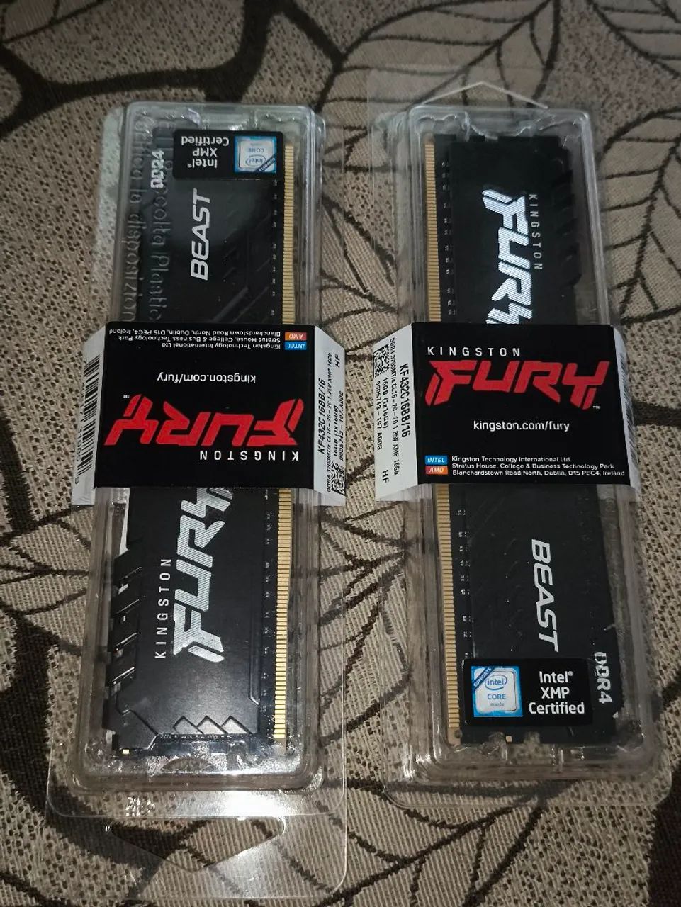 Memória RAM, dois pentes de 16 gb de ram ddr4 total: 32 gb de ram.