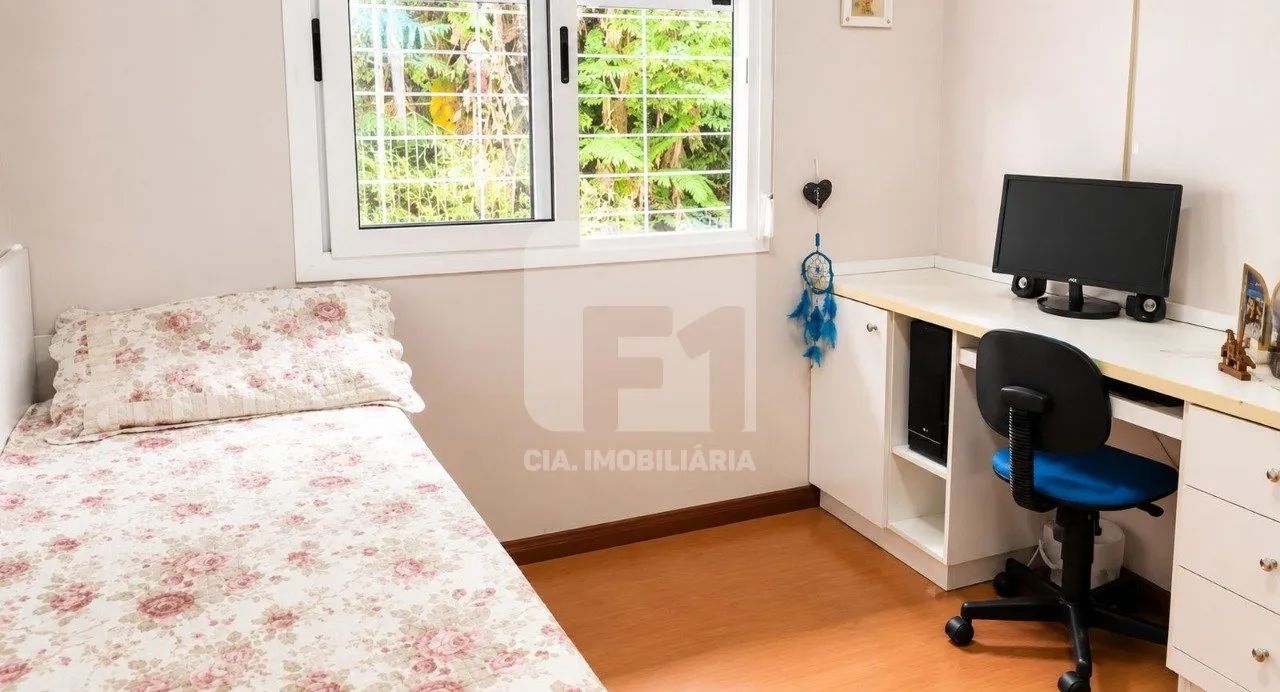 Casa de 3 dormitórios com piscina em Coqueiros - Foto 5