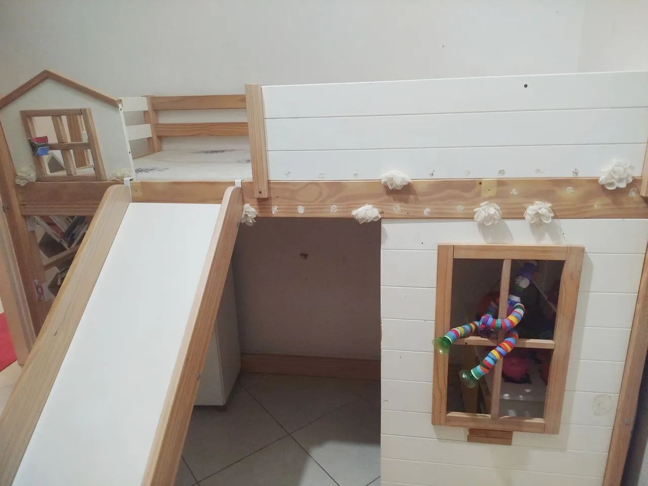 Cama solteiro alta casinha 
