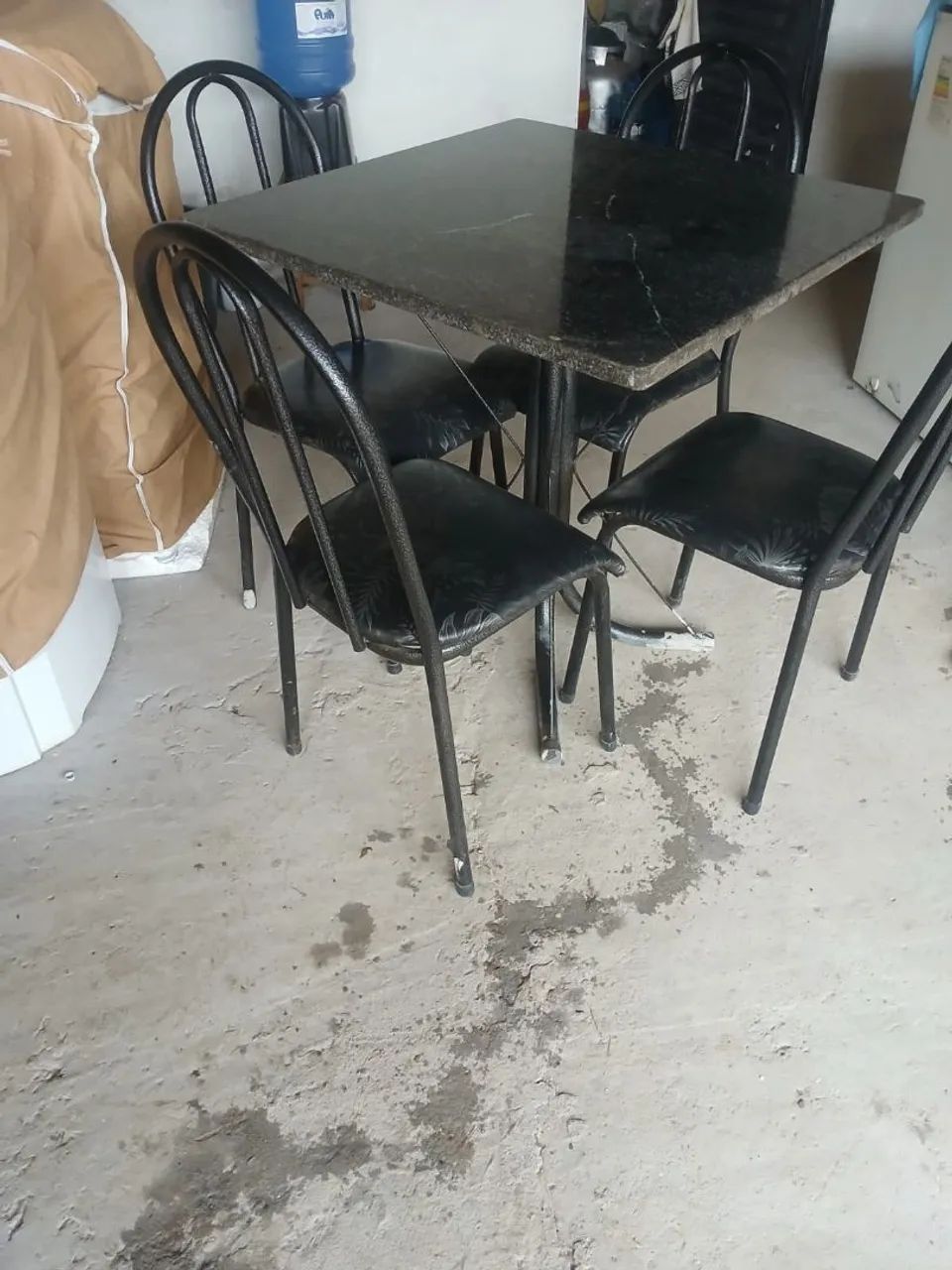 Mesa 4 cadeiras 