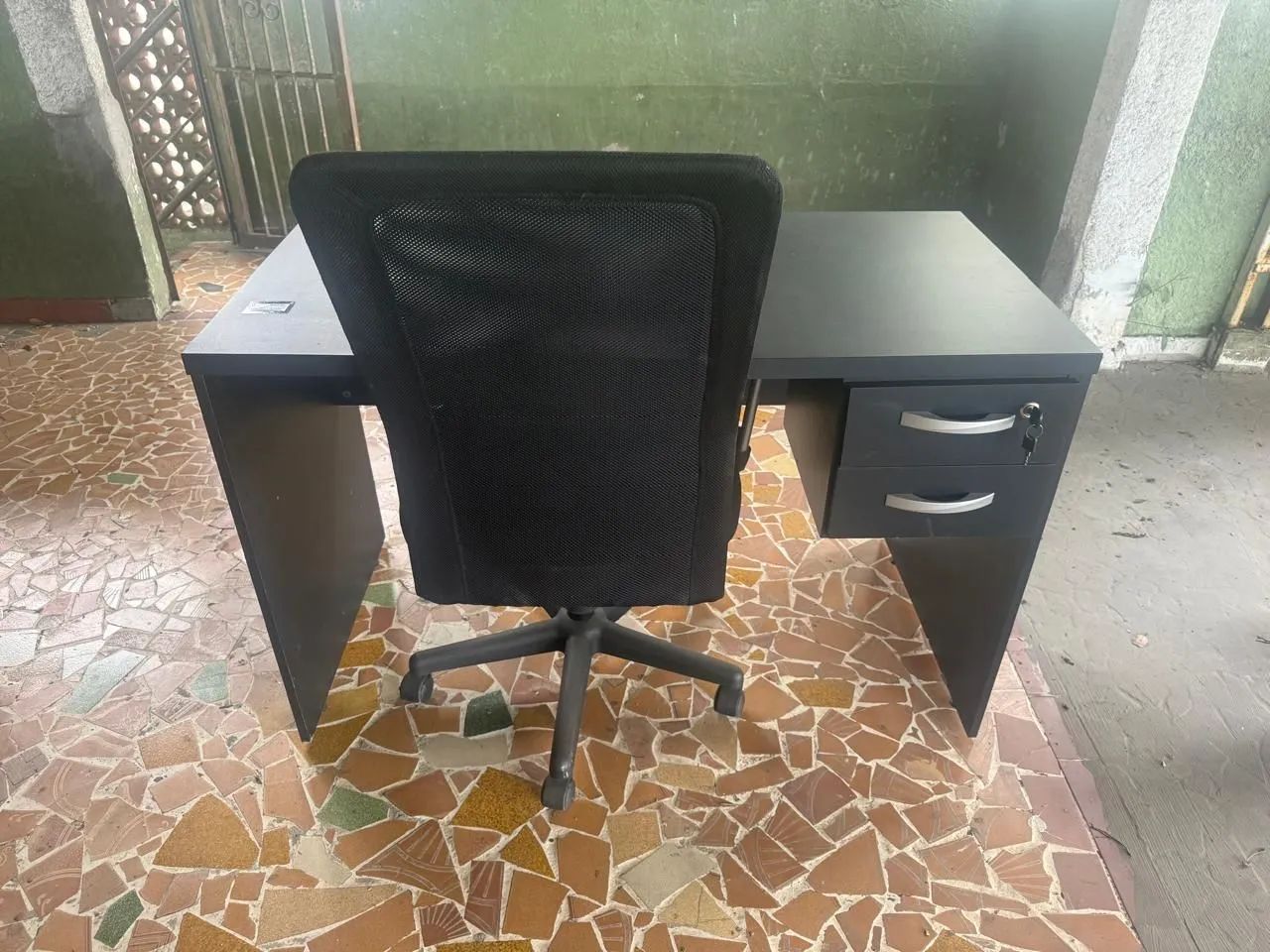 VENDO MESAS E CADEIRAS DE ESCRITÓRIO O (PAR)