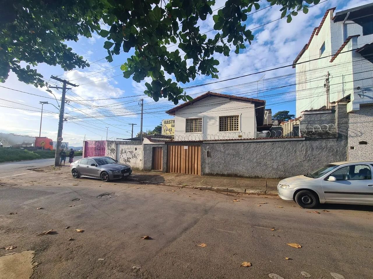 Casa Com./Res. 6 Qtos - Lote 360 m² - 250 m² const. - Foto 2