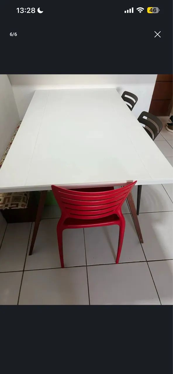 Mesa com 3 cadeiras e um banco de madeira  - Foto 2