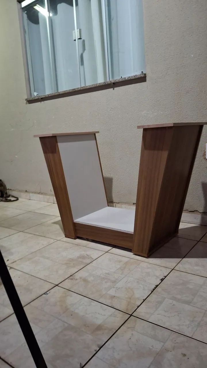 VENDO PÉ/SUPORTE DE MESA DE MDF EM EXCELENTE ESTADO 